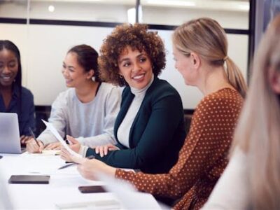 How Women in Leadership Break Barriers and Transform Workplaces