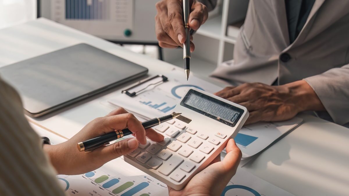 Accounting VS Finance: Which Career Path is Right for You?